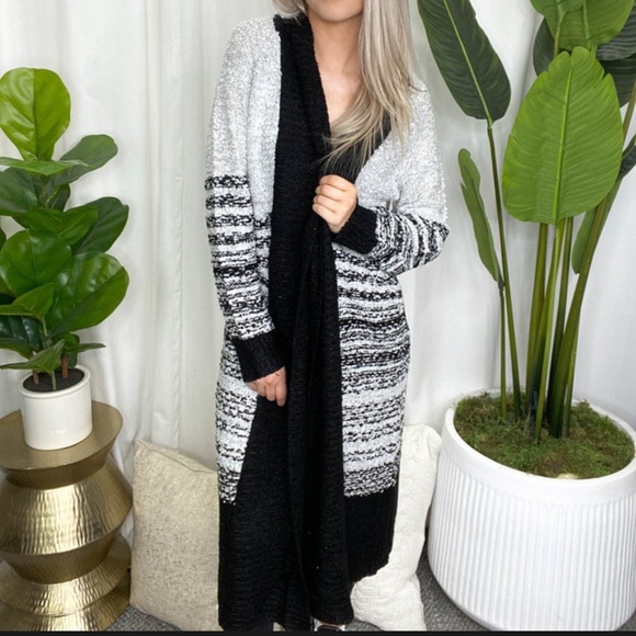 cinnamon & snails Sweaters - Cinnamon & Snails long cardigan. Small.